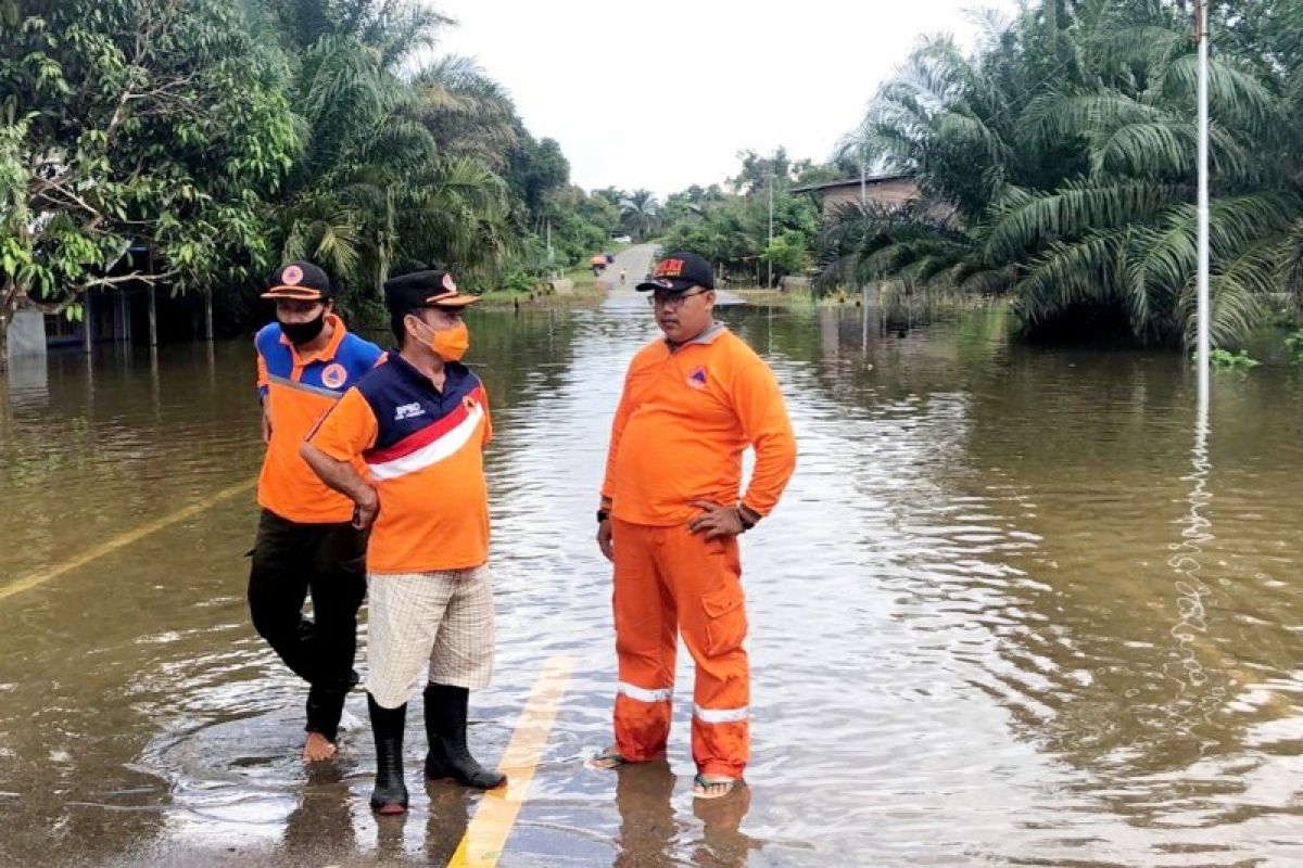 BPBD tinjau lapangan, akses jalur darat terhambat akibat banjir