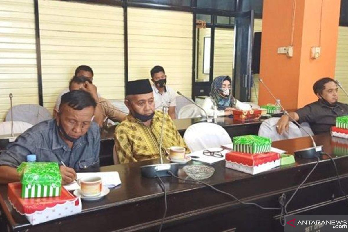 Warga keluhkan lonjakan tarif listrik