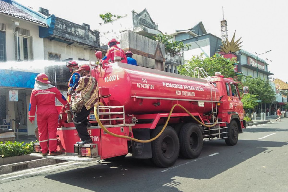 Kawasan Malioboro disemprot disinfektan