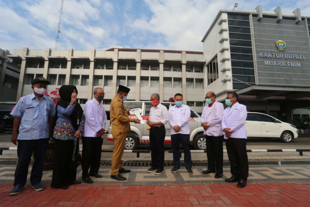 PT Bukit Asam berikan ambulans ke PMI Muara Enim
