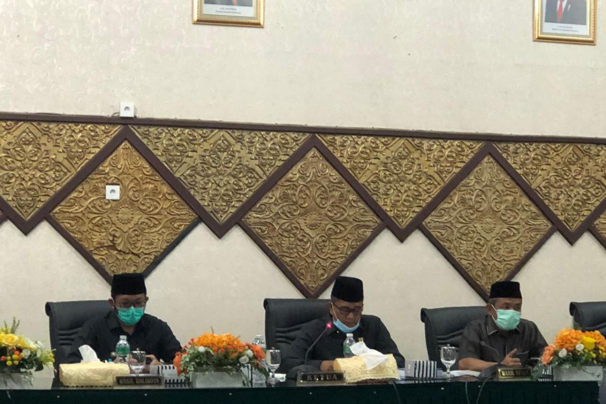 DPRD Padang gelar rapat paripurna penyampaian RAPBD tahun anggaran 2021