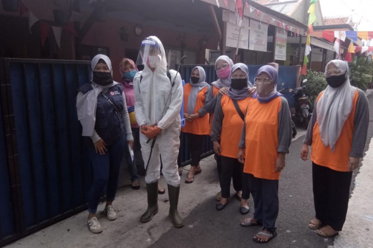 Warga Bukit Duri gotong royong bantu tetangga terkena COVID-19