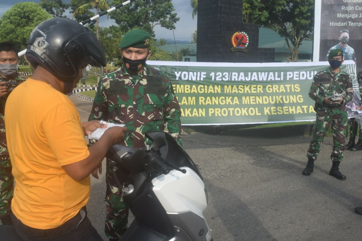 Yonif 123/Rajawali edukasi masyarakat agar terapkan protokol kesehatan