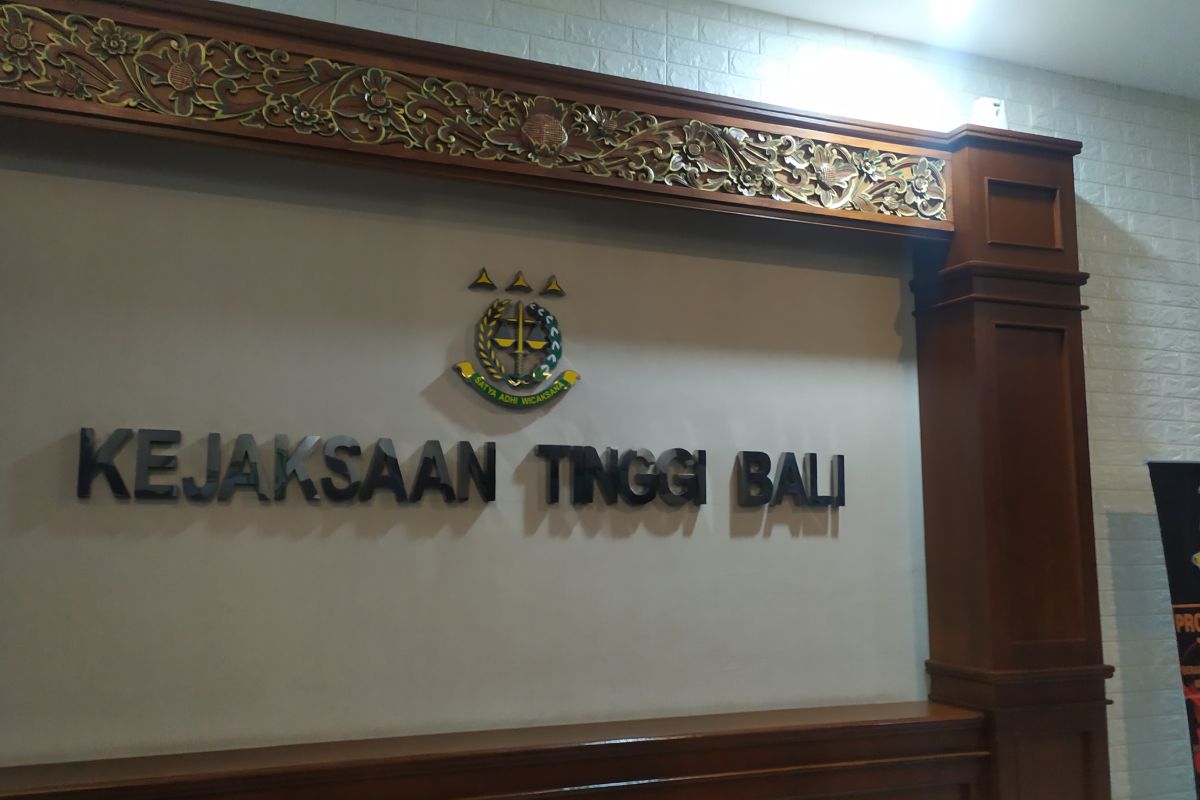Kejati Bali sebut tunggu keputusan Kejagung terkait kasus Tri Nugraha