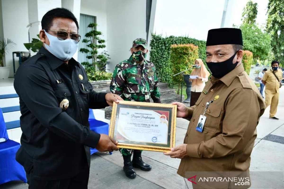 Wali kota dan ketua PKK raih penghargaan sejuta akseptor BKKBN