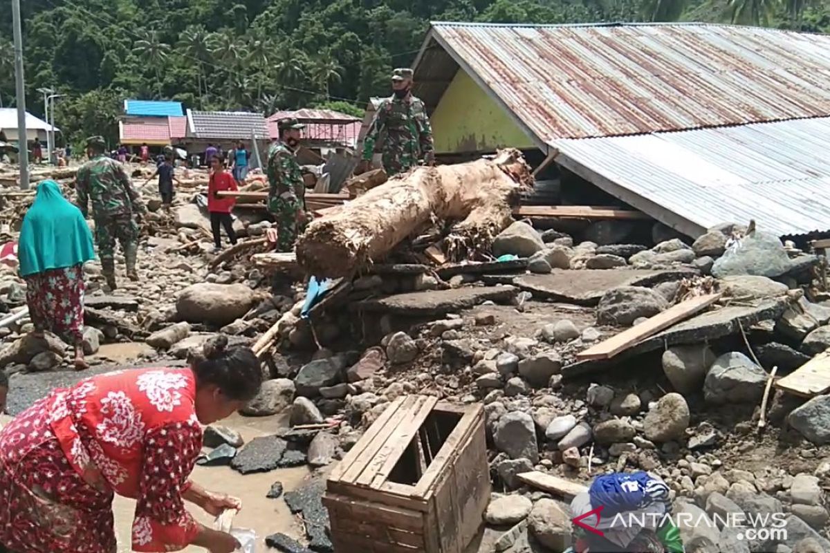 Kodim 1304 bantu korban banjir di Bone Bolango Gorontalo