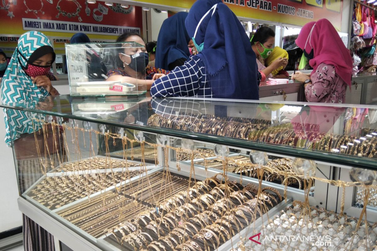 Minat masyarakat Jepara membeli emas perhiasan tetap tinggi