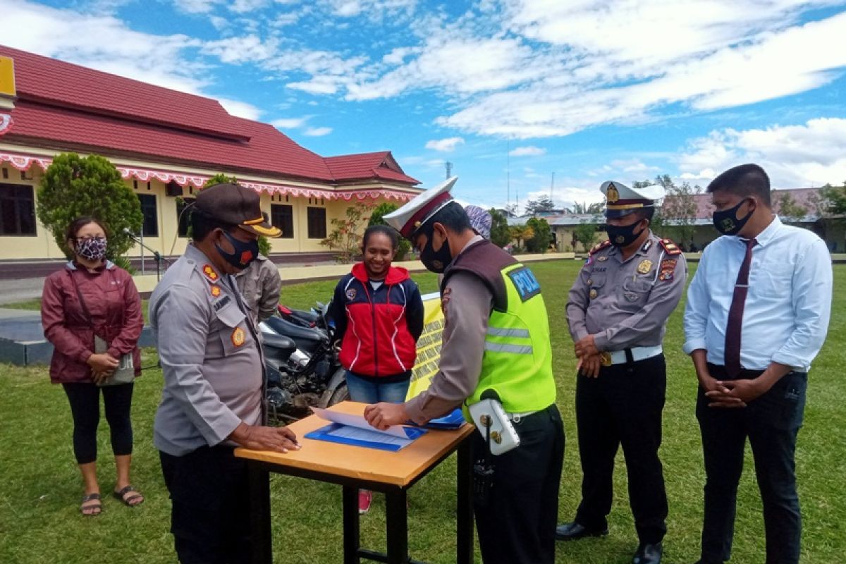 Polres Jayawijaya kembalikan 145 motor hasil curian kepada pemilik