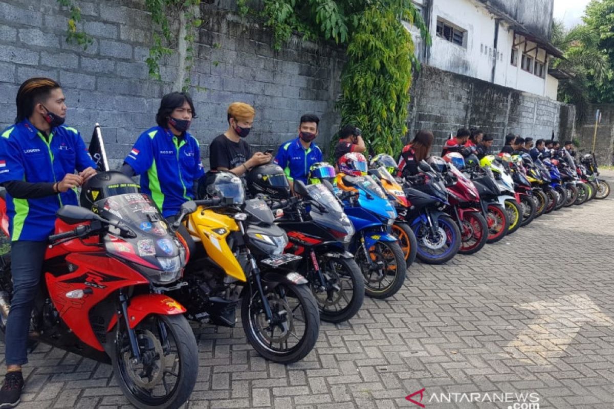 Gelar Sunmori, komunitas klub motor di Manado bersih-bersih pantai Tasik Ria