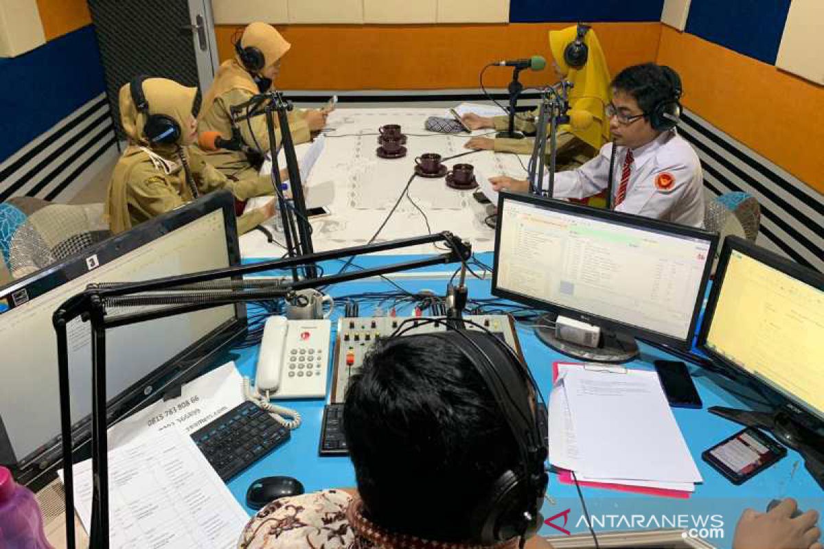 Hari Radio Nasional, mengenal perbedaan radio dan podcast