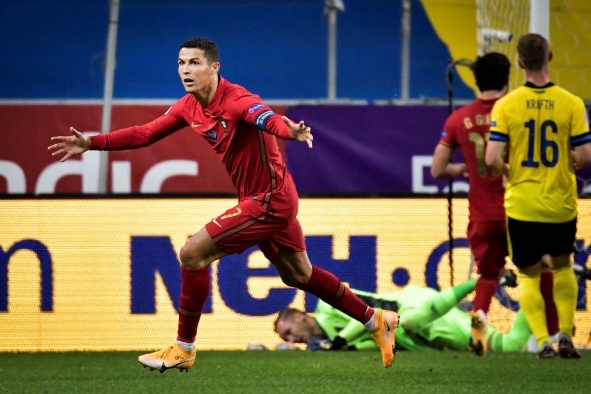 Cristiano Ronaldo ukir gol ke-100 untuk Portugal