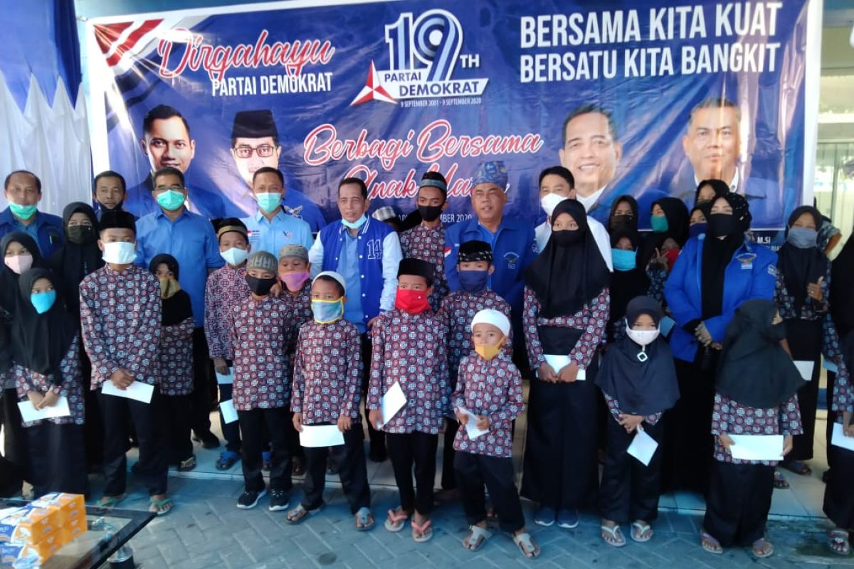 HUT ke-19, Demokrat Riau santuni anak yatim