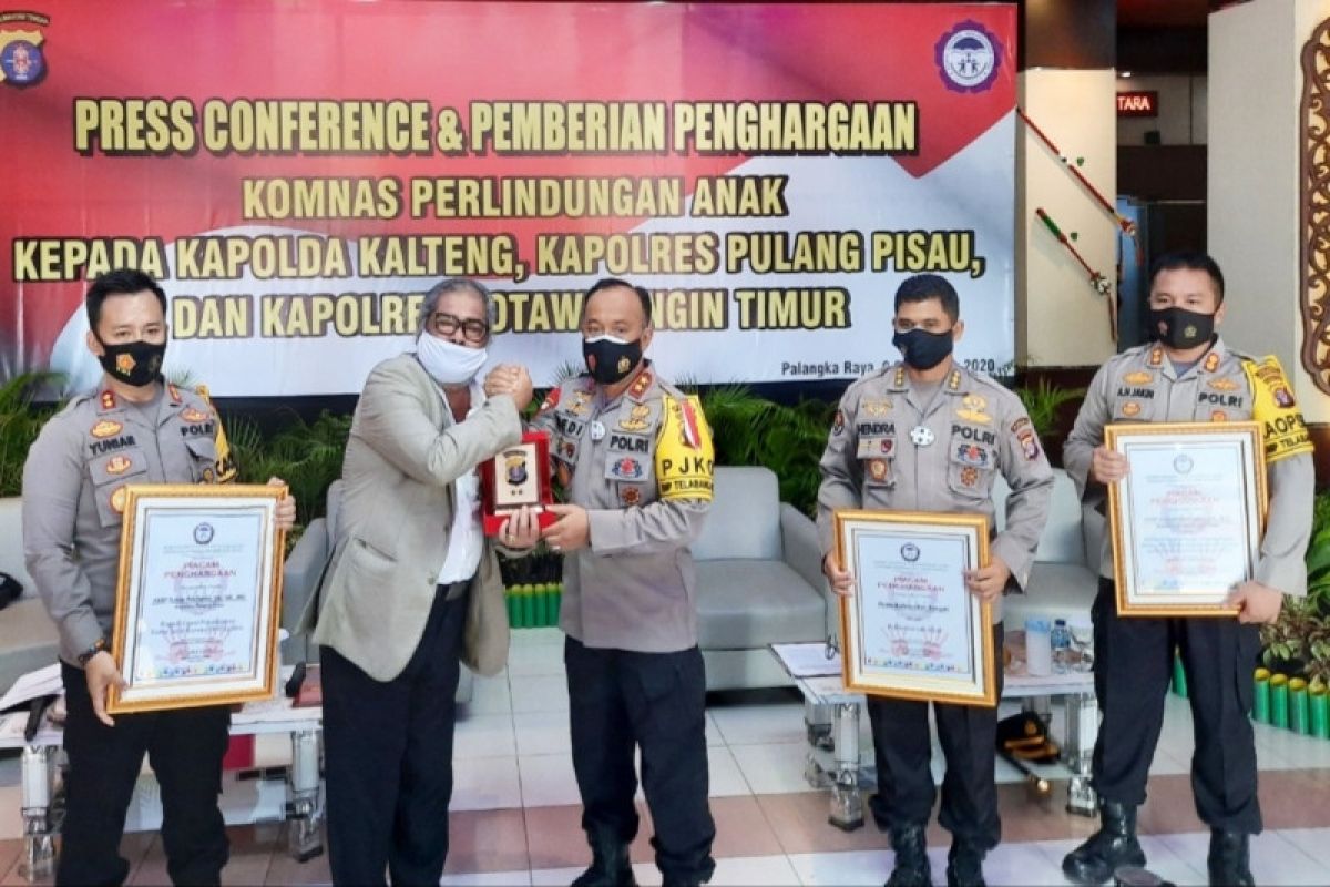 Kapolres Kotim terima penghargaan dari Komnas Perlindungan Anak