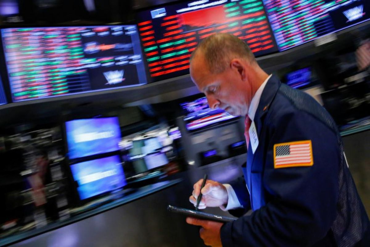 Wall Street dibuka jatuh, Indeks Dow Jones anjlok 517 poin