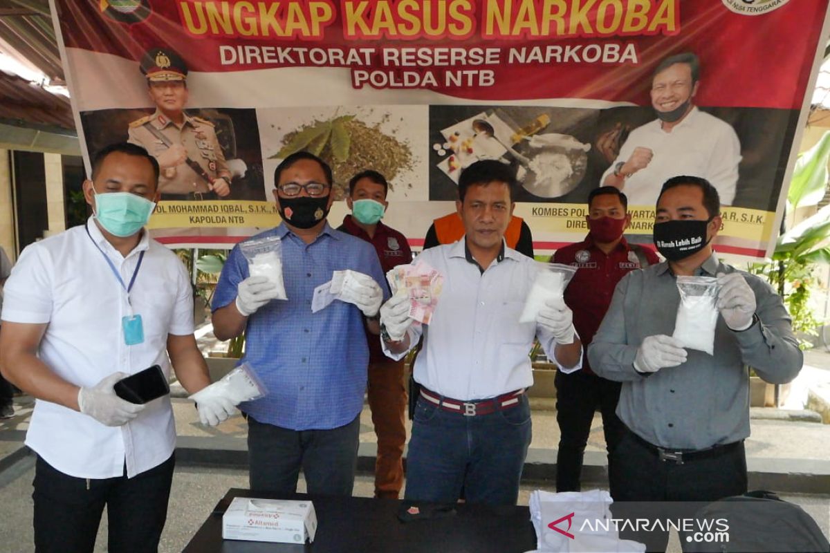 Polda NTB menangkap penyelundup 800 gram sabu-sabu dari Batam