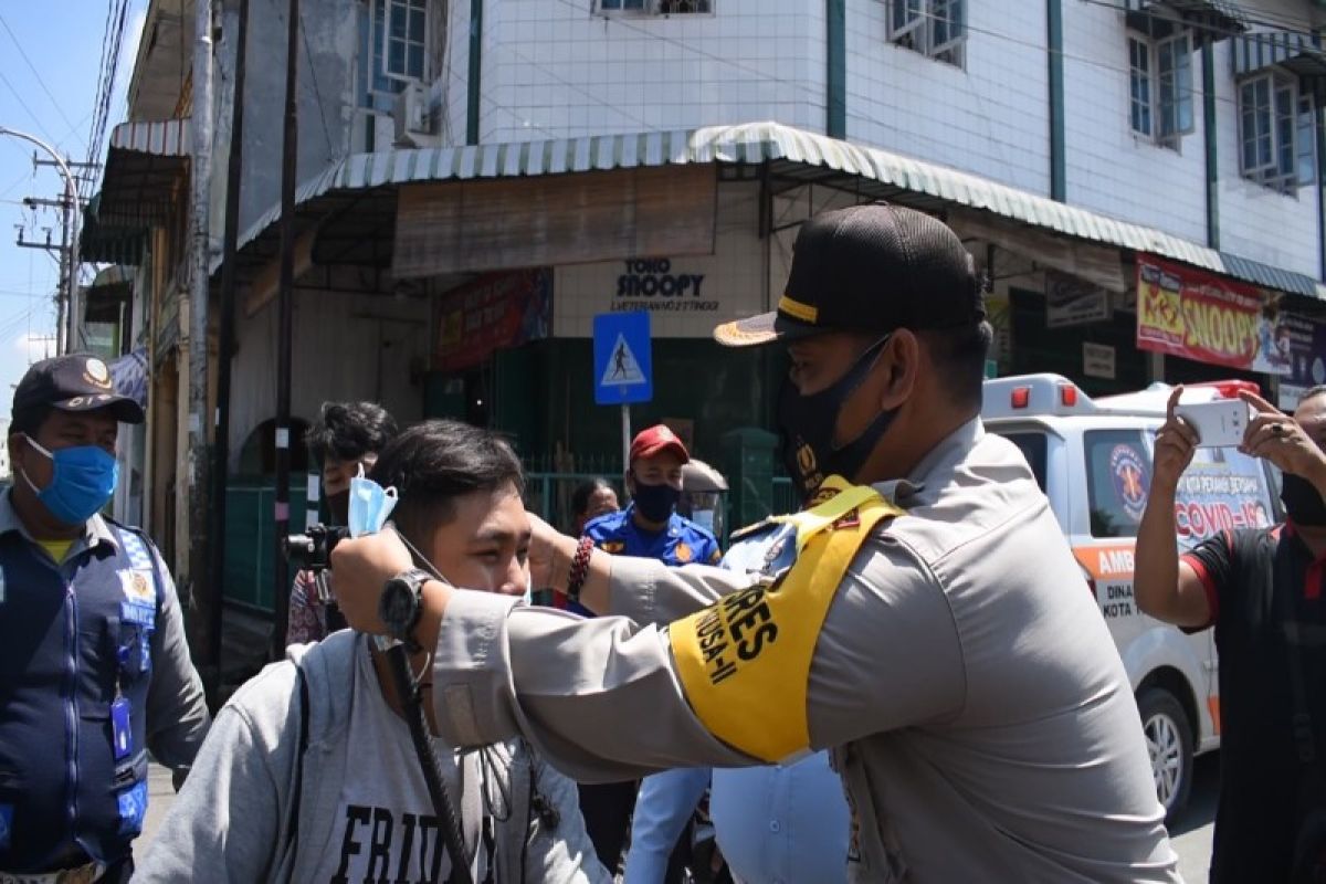 Polres Tebing Tinggi bagikan 23 ribu masker gratis