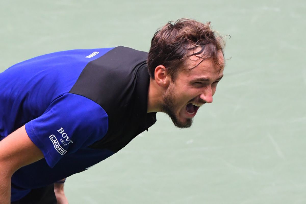 Daniil Medvedev ke semifinal setelah kalahkan teman masa kecilnya