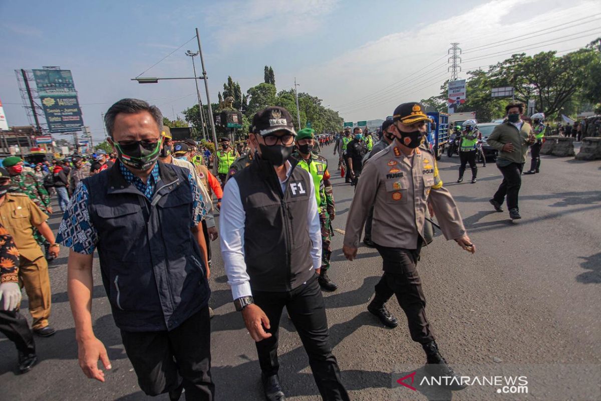 Bima Arya pimpin operasi gabungan penegakan disiplin bermasker di simpang Ciawi Bogor