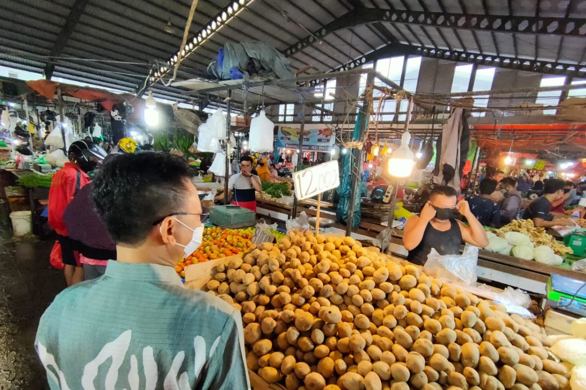 Pemkot Pontianak sosialisasikan wajib pakai masker di pasar tradisional