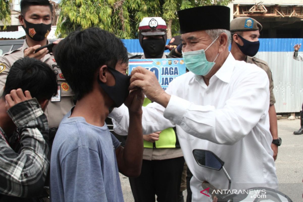 Polres OKU bagikan 4.750  masker gratis