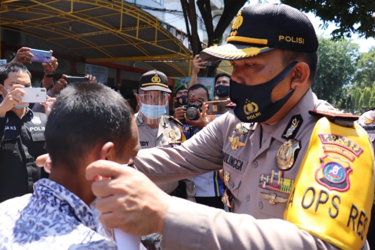 Polres Langkat bagikan 5.000 masker