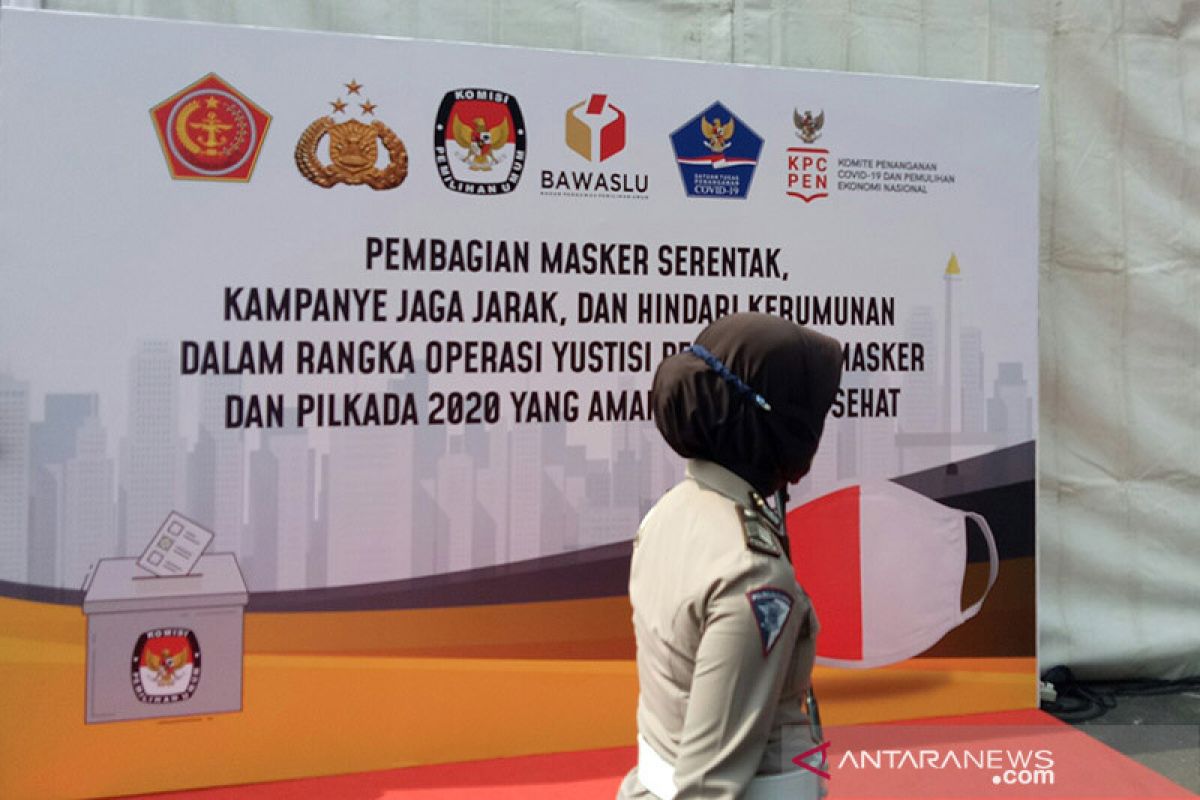 Polda Metro bagikan lima juta masker kampanyekan protokol kesehatan