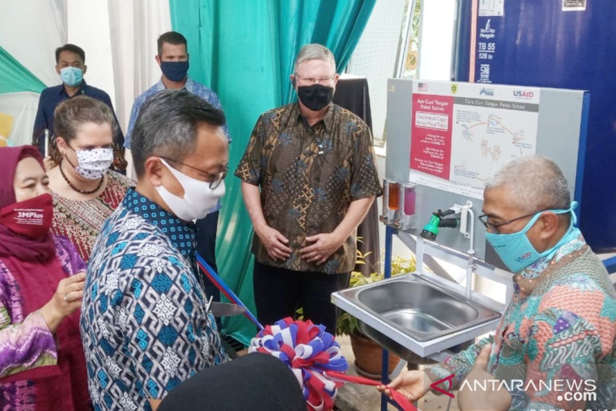 Bogor terima bantuan 20 alat cuci tangan dari Amerika Serikat
