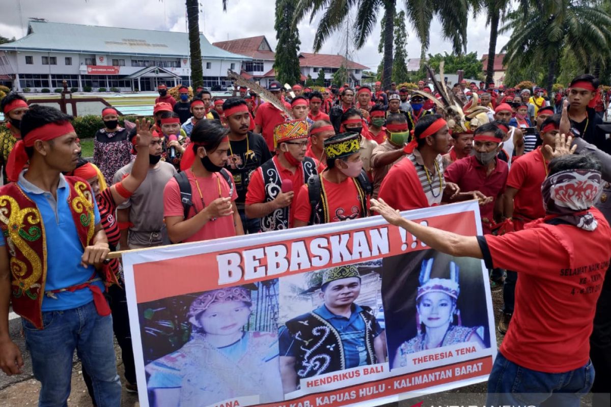 Dayak Taman lakukan aksi demo cari keadilan sidang program Prona