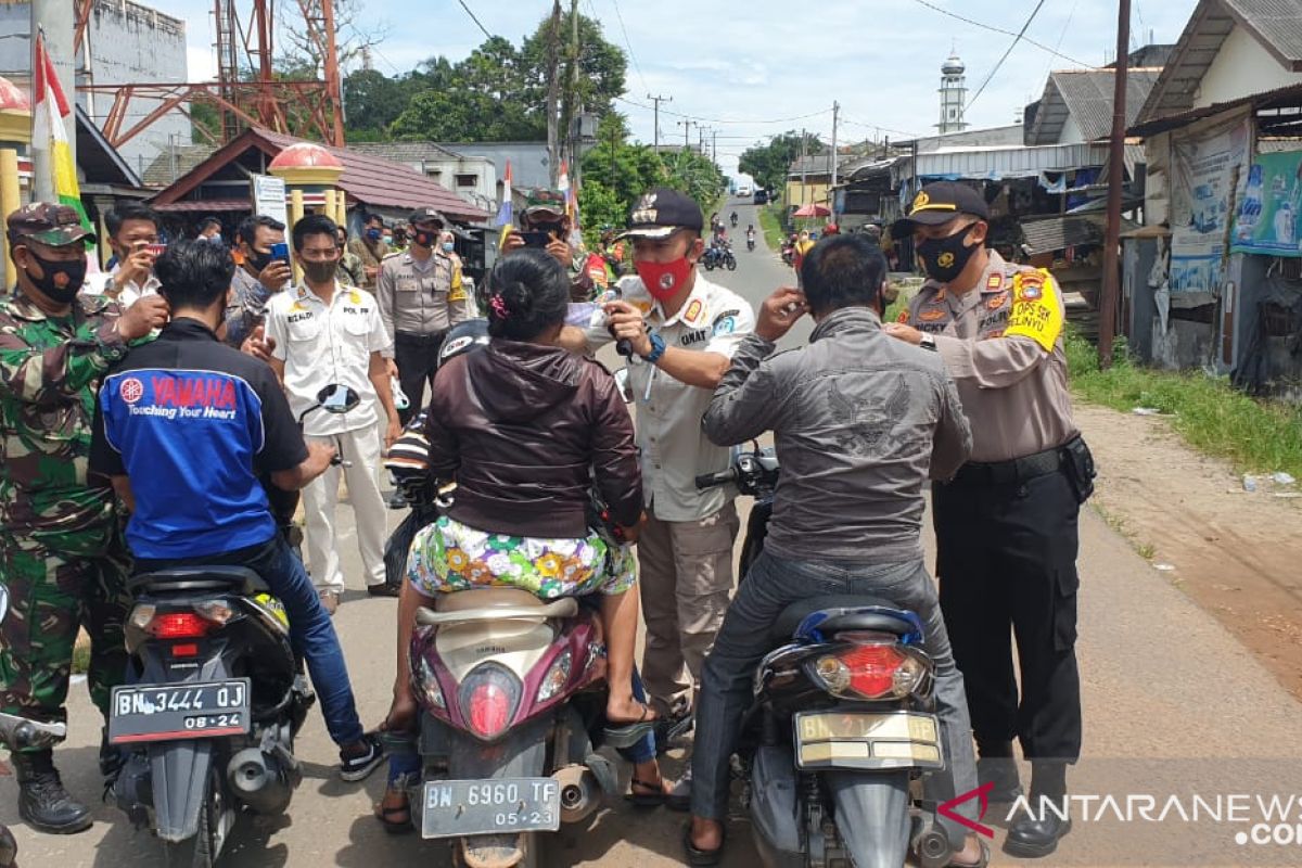 Kepolisian Belinyu bagikan 4.900 lembar masker gratis