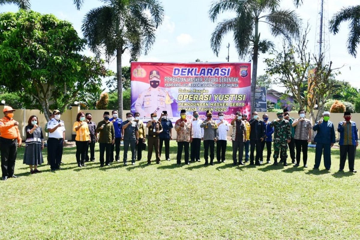 Polres Serdang Bedagai kampanye dan bagikan masker serentak