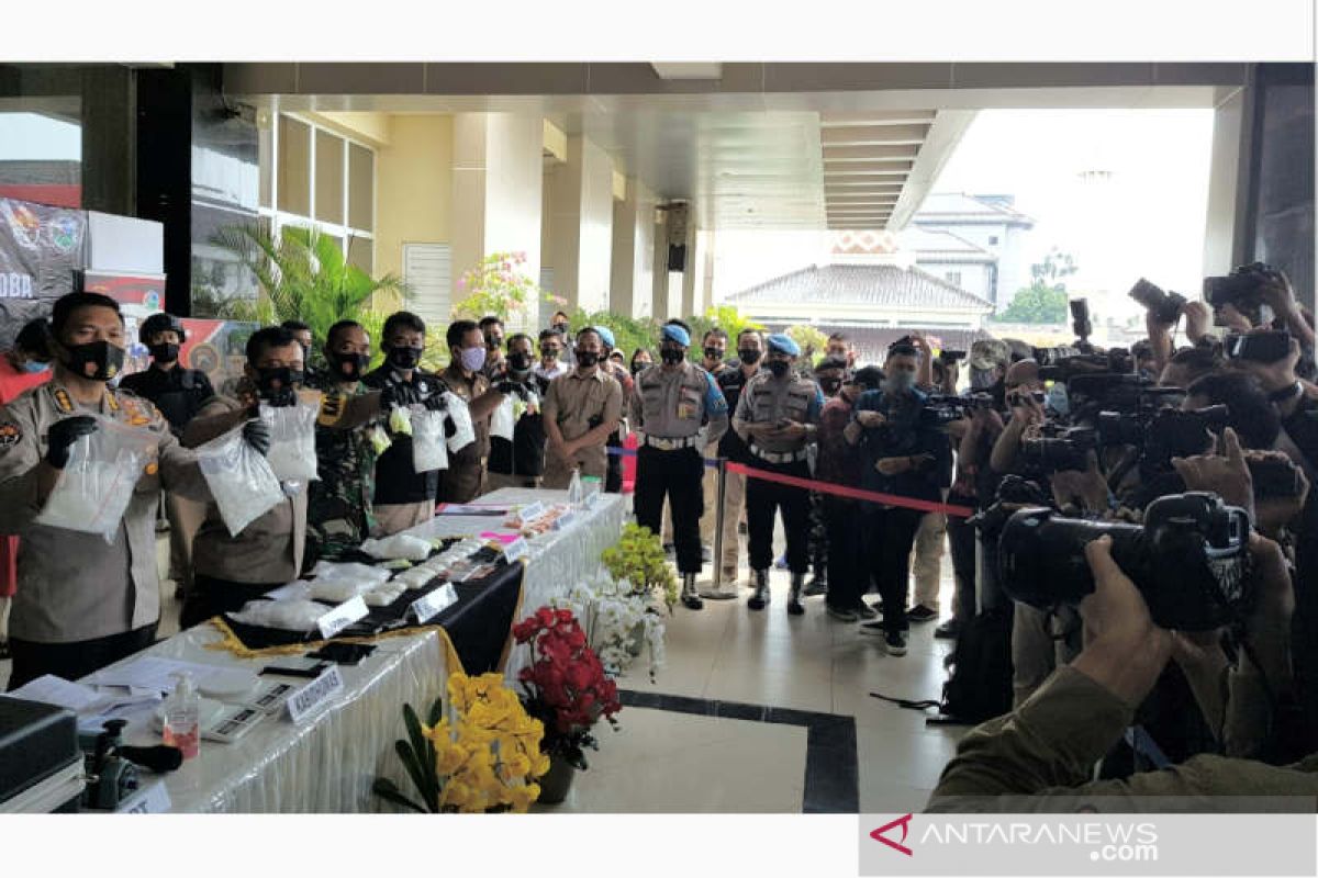 Central Java police seize 8 kg of drugs, 2 held