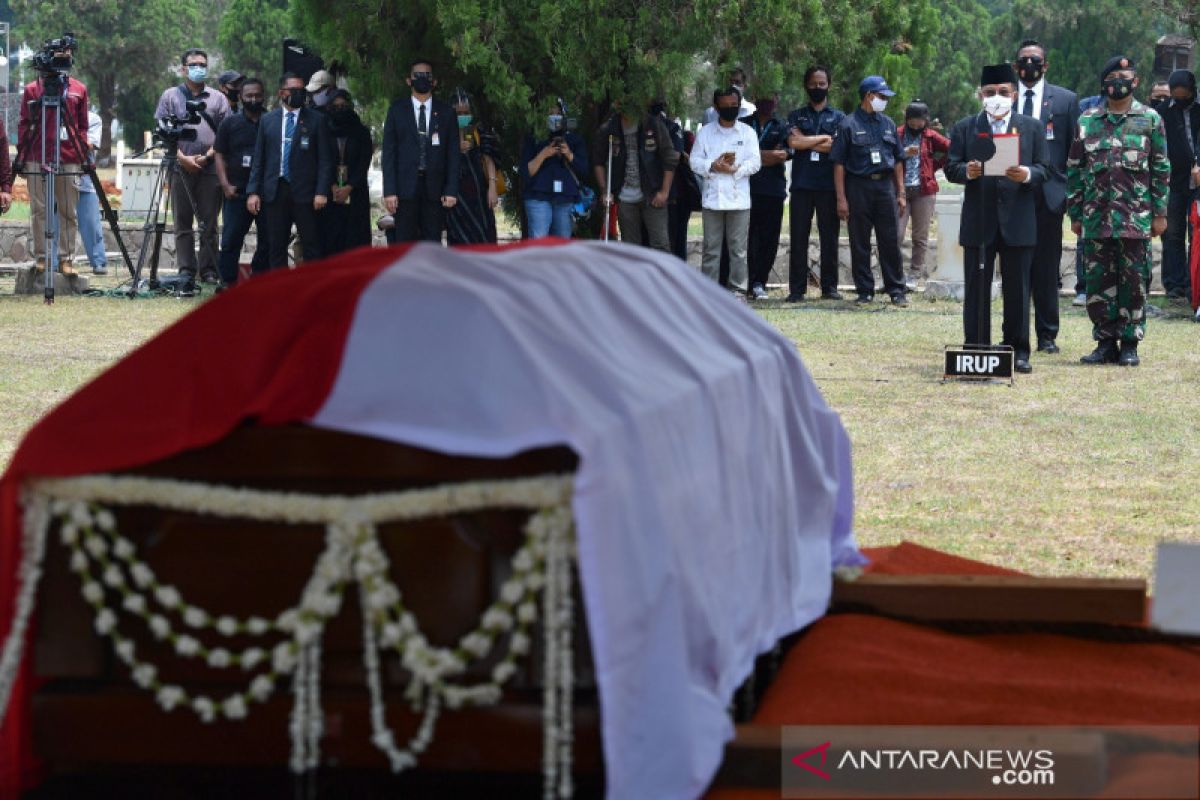 Jusuf Kalla bacakan apel persada pemakaman Jakob Oetama