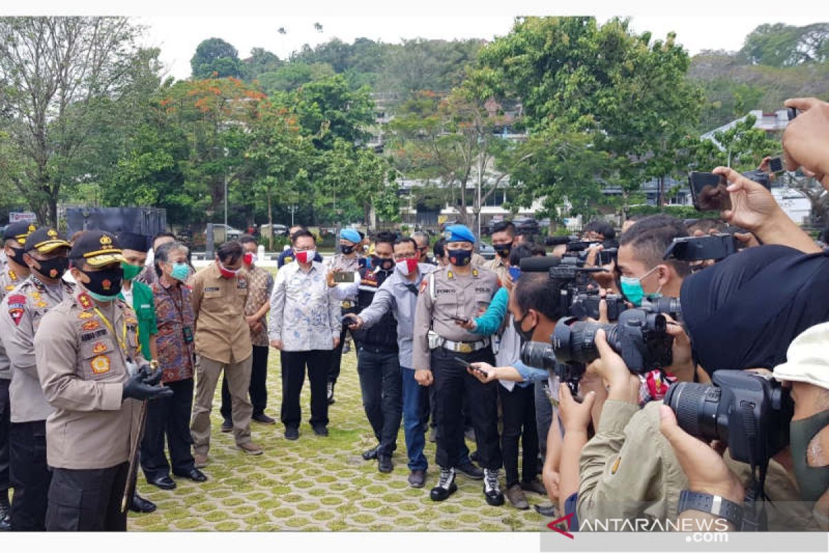 Polda Jateng bagikan 5,7 juta masker