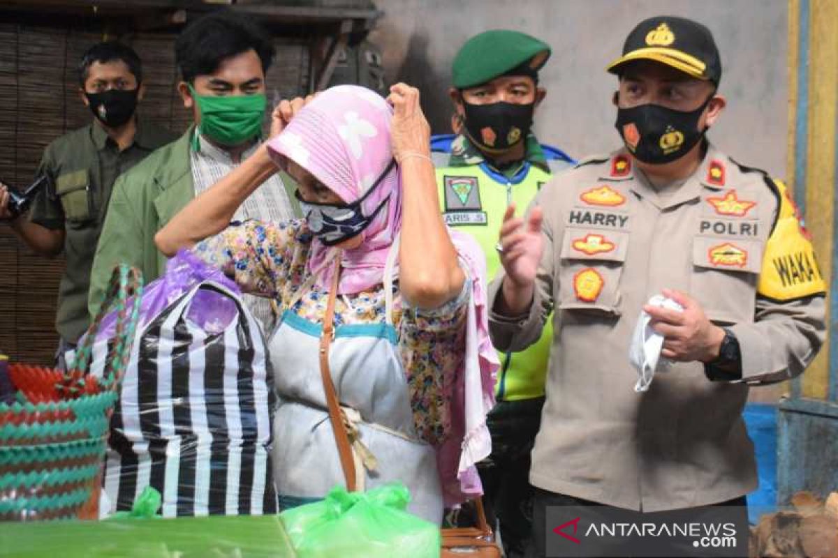 Polres Temanggung bagikan 2.000 masker antisipasi penyebaran COVID-19