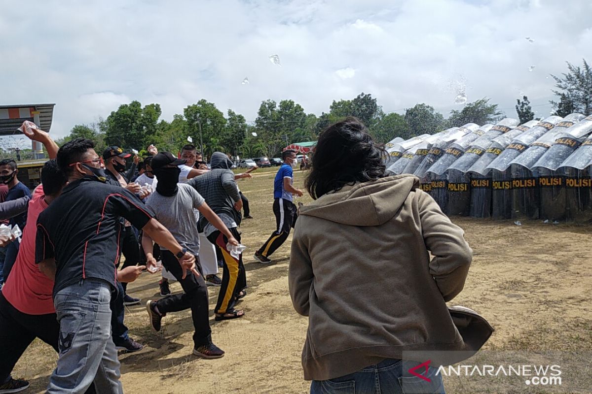 Polres Bangka Barat simulasi pengamanan unjuk rasa Pilkada 2020