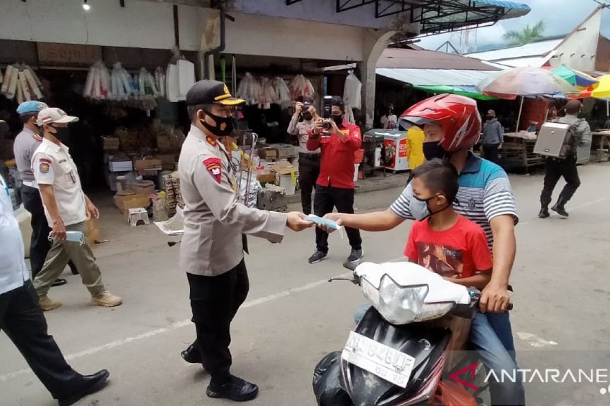 Polres Bengkayang dan forkopimda kampanye penggunaan masker