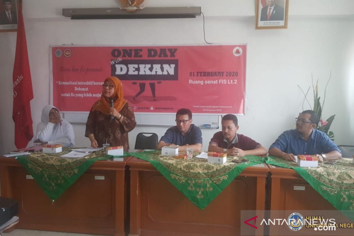 Dekan FIS UNP tampung aspirasi mahasiswa pada kegiatan bertajuk 'One Day with Dekan'