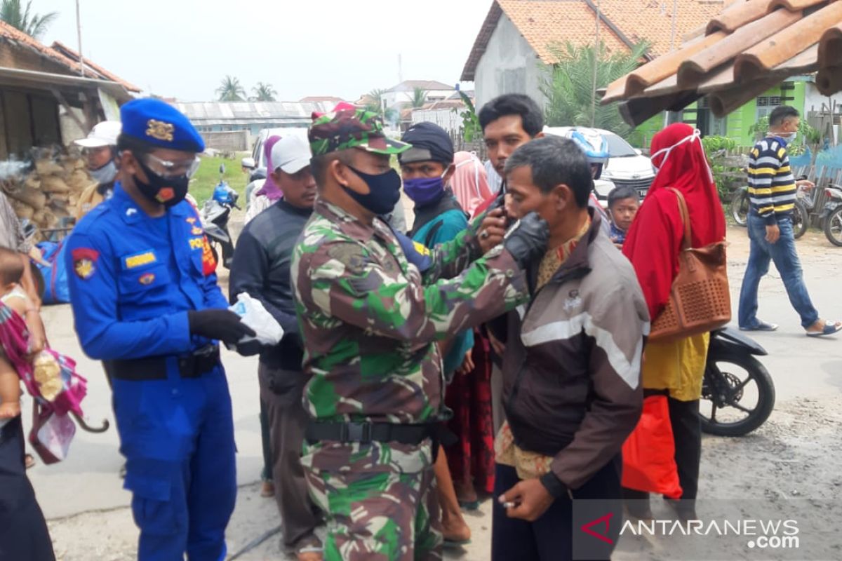 Babinpotmar Pos AL Kronjo bagikan masker gratis kepada masyarakat