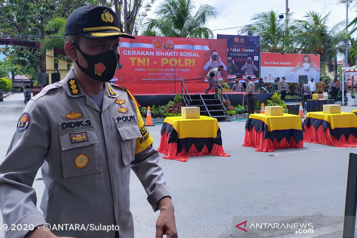 Kapolri-Panglima TNI salurkan 1.200 paket sembako bantuan COVID-19 di Sulteng