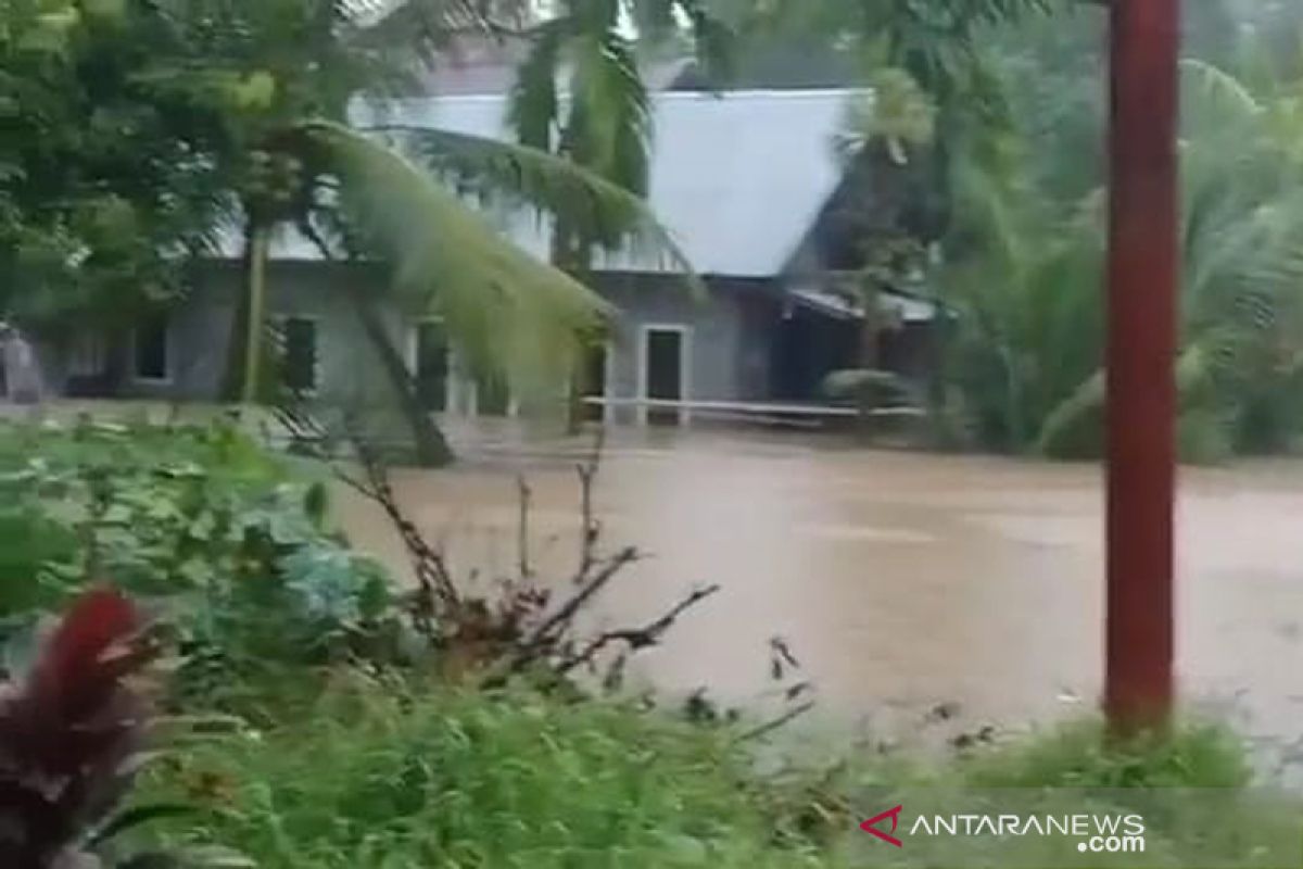 Diguyur hujan, sejumlah lokasi di Kota Bengkulu terendam banjir