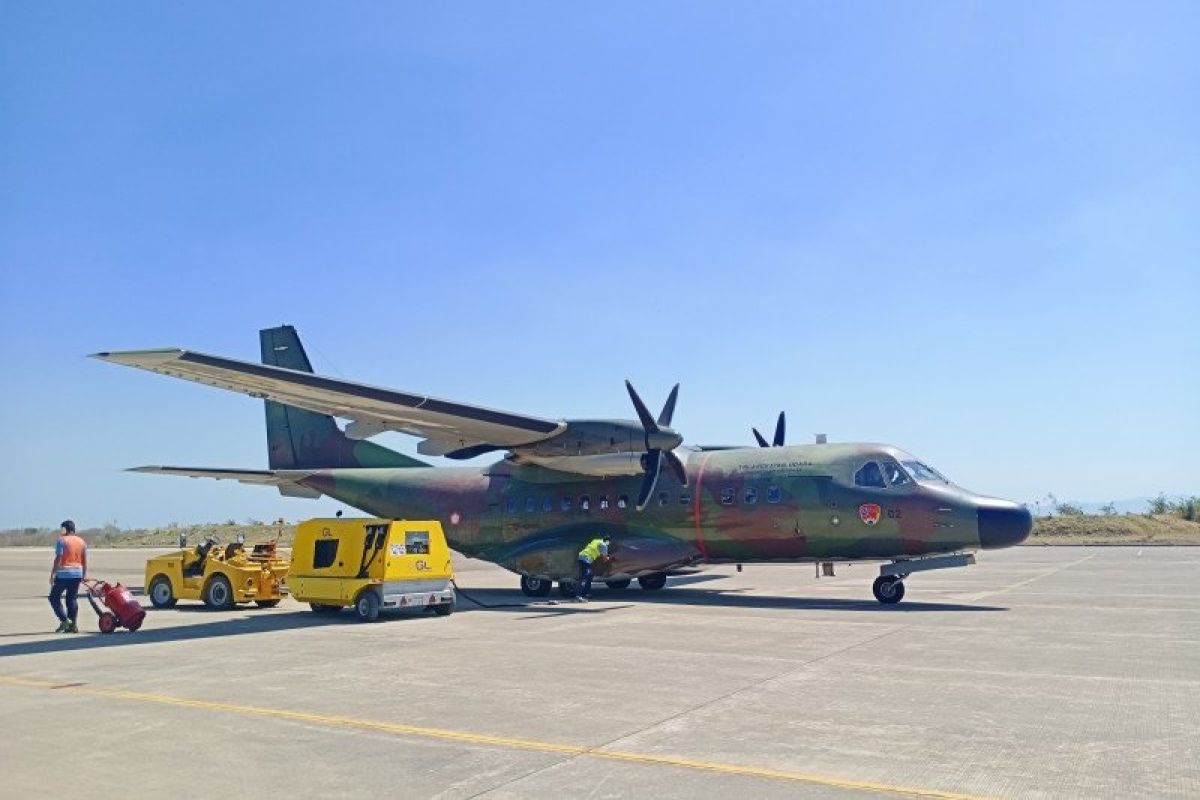 Pesawat CN 235 TNI AU gelar operasi pengintaian di ALKI III