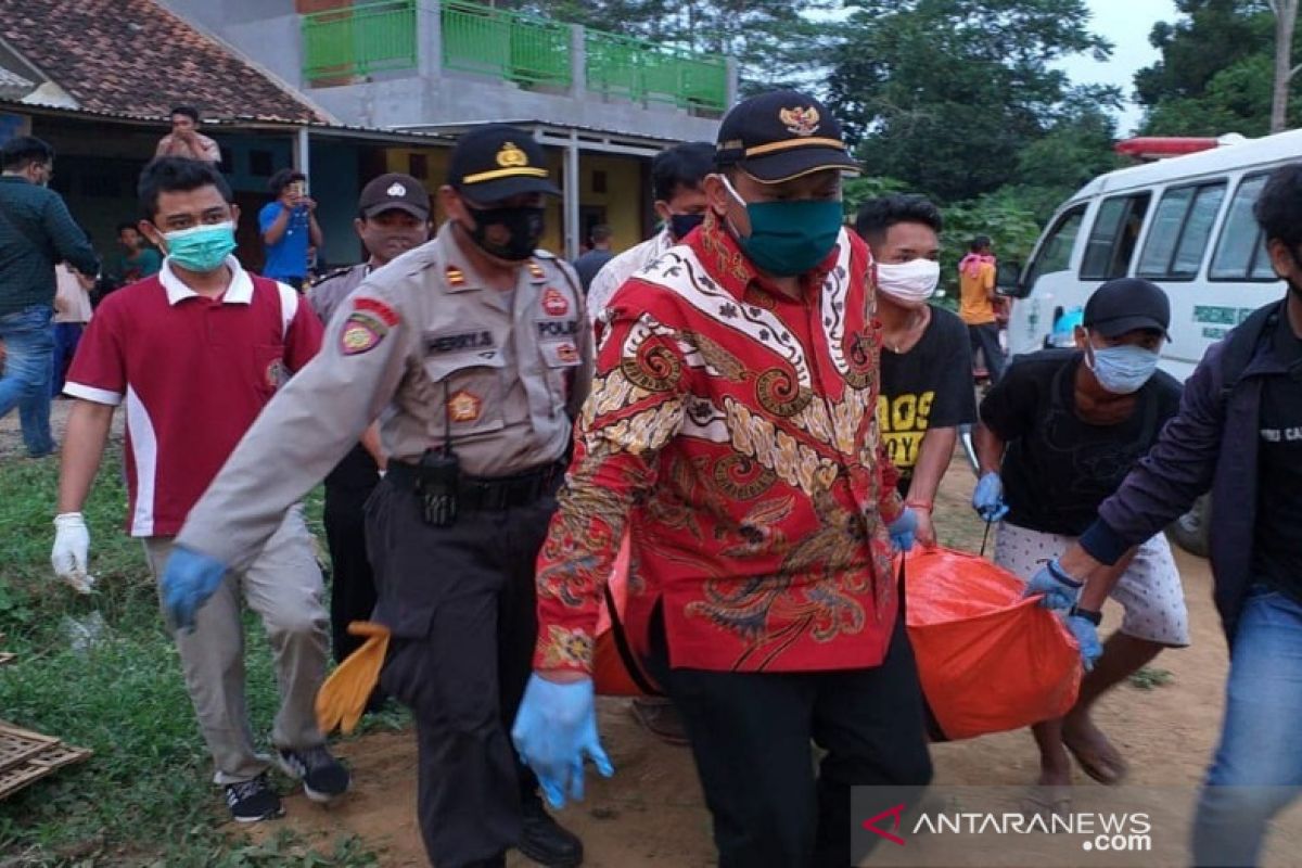 Mayat laki-laki ditemukan di pinggir Sungai Sawahjoho Batang