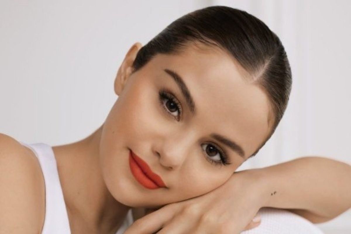 Selena Gomez rilis kosmetik merek miliknya untuk bantu masalah kesehatan mental