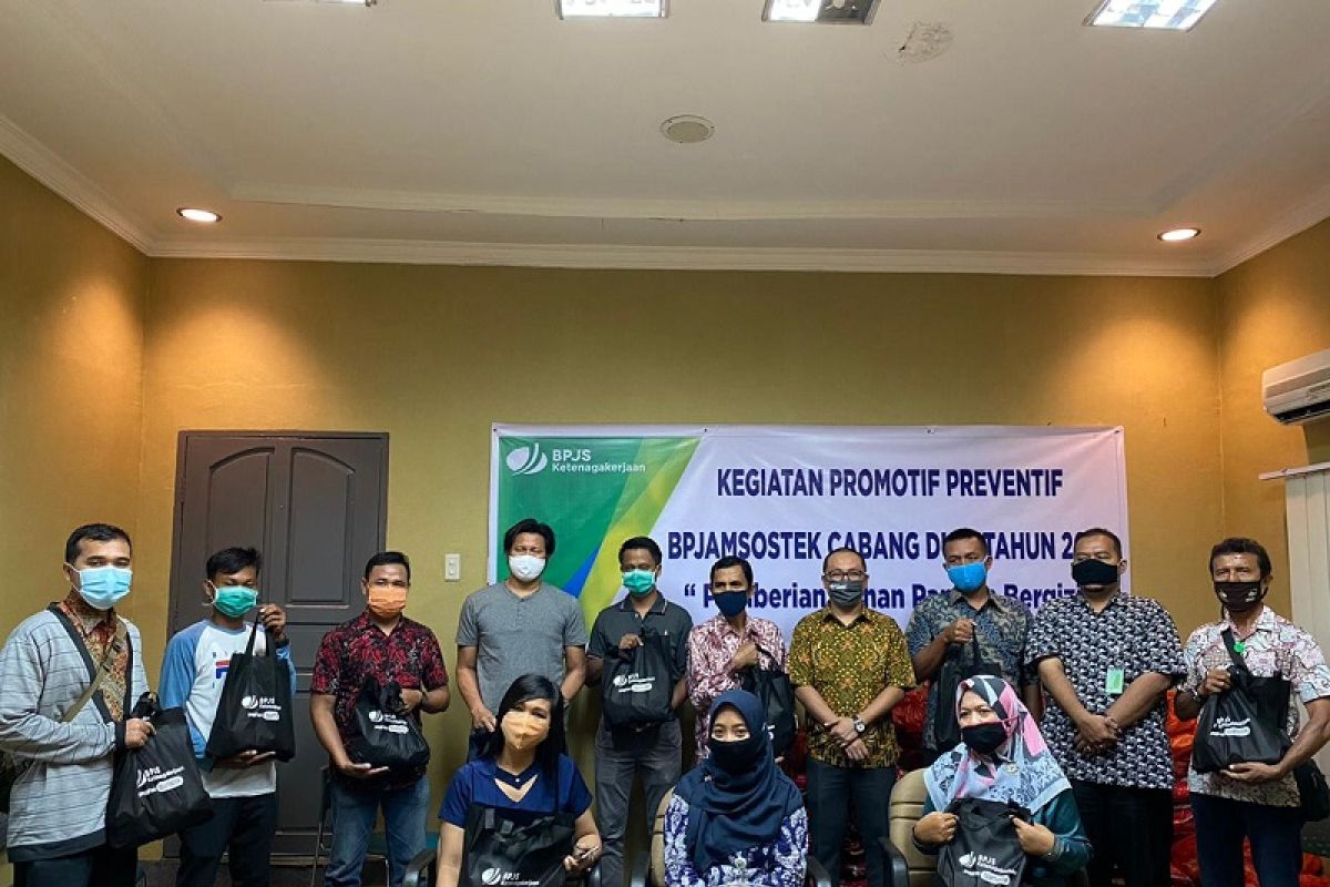 Pekerja terdampak COVID-19 di delapan perusahaan Riau terima bantuan pangan bergizi