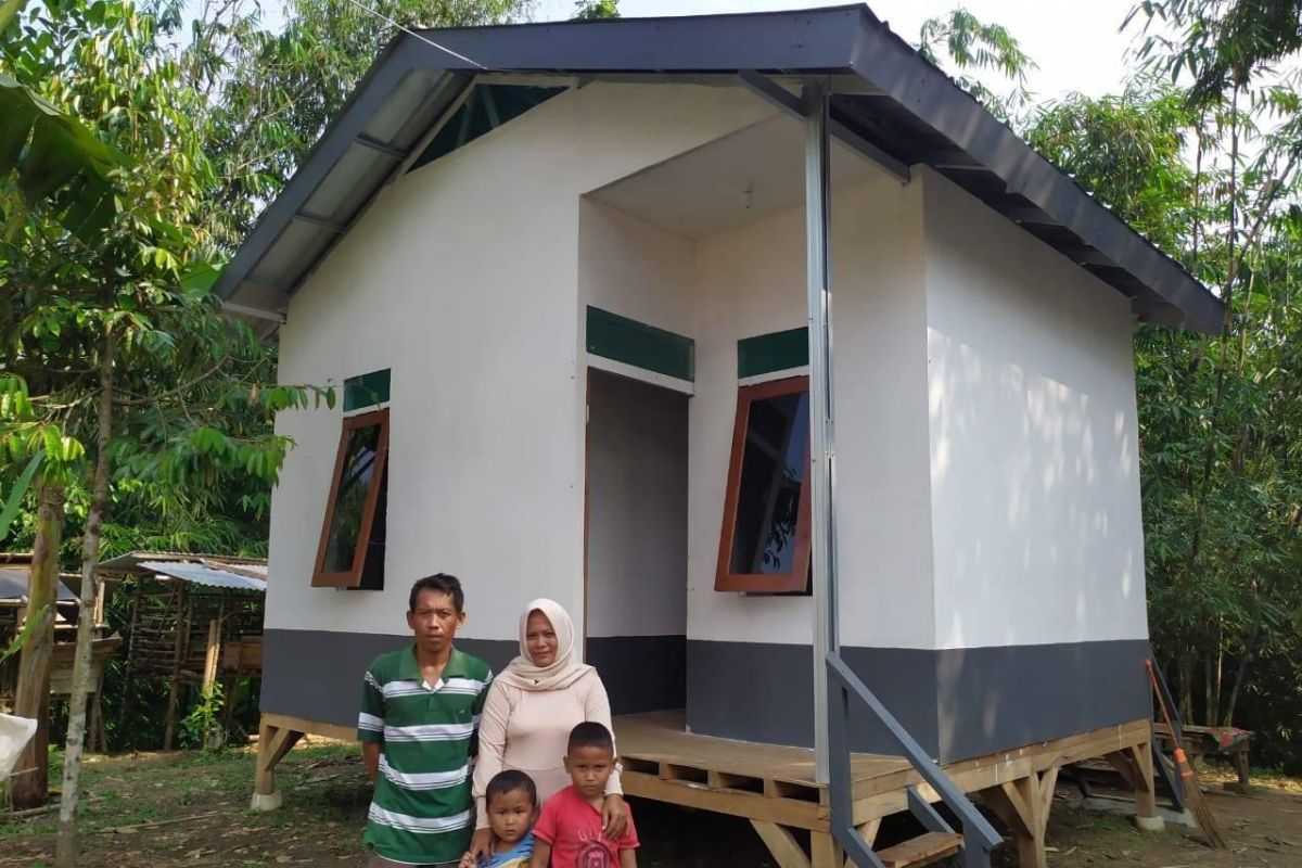 Yayasan Habitat Kemanusiaan Indonesia bangun huntara di Lebak