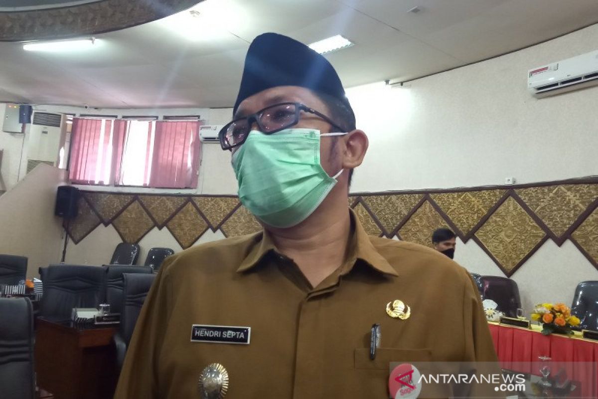 Wawako Padang : warga tidak pakai masker bisa dipenjara
