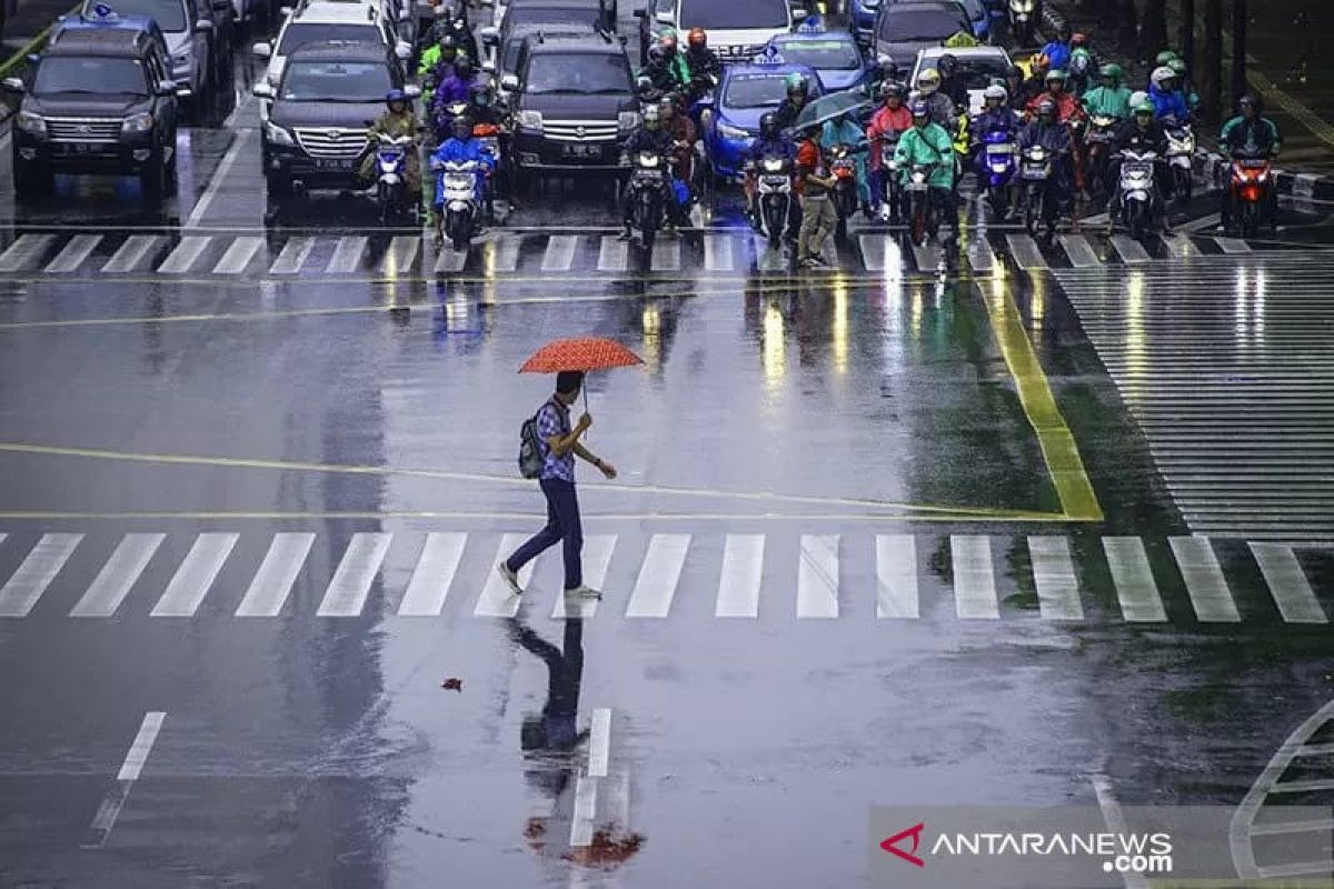 Sabtu siang, hujan merata guyur Jakarta