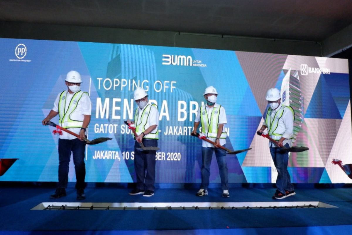 PP lakukan penutupan atap proyek Menara BRI Gatot Subroto