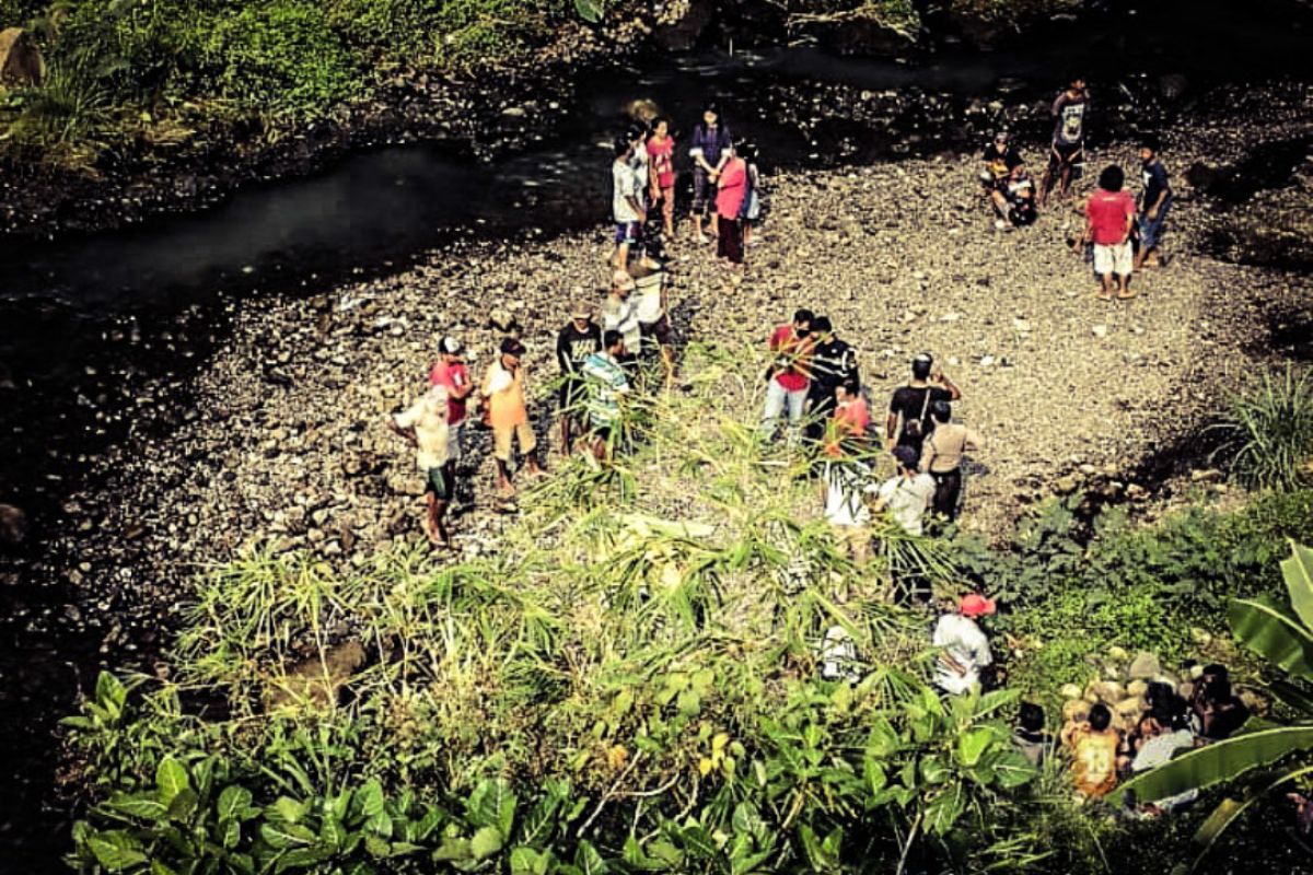 Warga evakuasi dua bocah tenggelam di Sungai Song Tulungagung