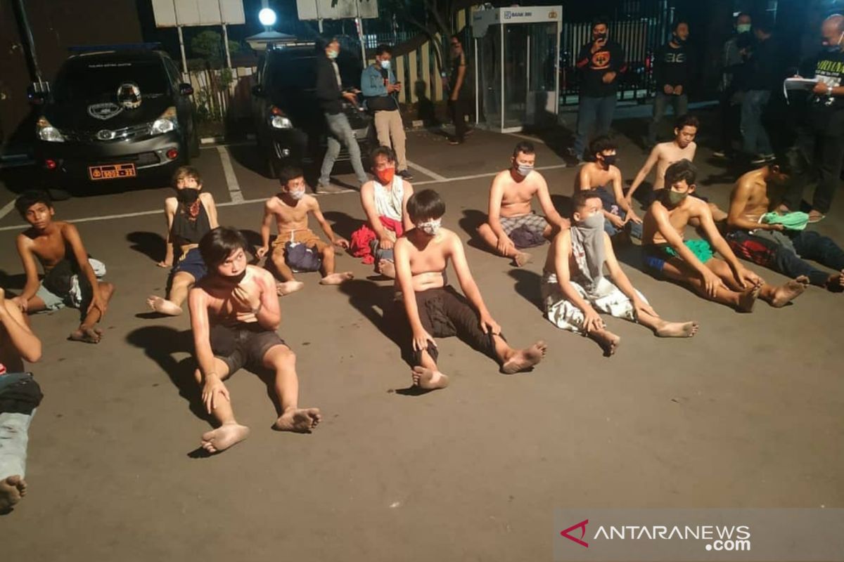 Menutup jalan umum, 26 remaja ditangkap polisi Jakarta Timur